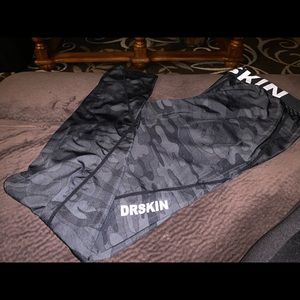 DRSKIN men’s compression pants.